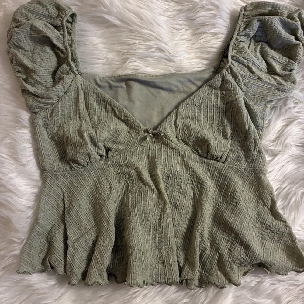 Chic Olive Women's Crop Top with Ruched Sleeves